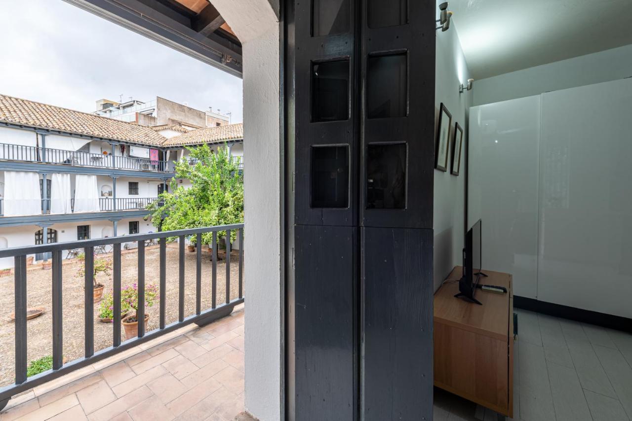 Apartamento En Monumento Historico Nacional Corral Del Conde-Duque De Olivares Seville Ngoại thất bức ảnh